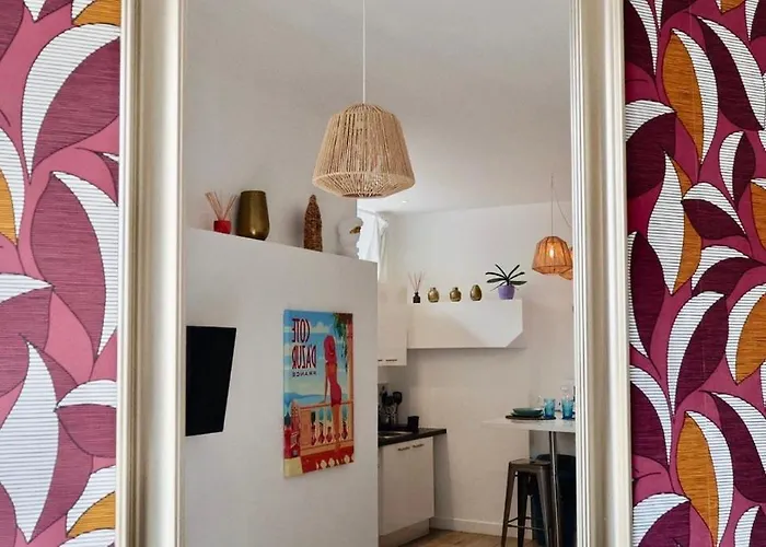With Big Terrace Full Center With Air Conditioning Lejlighed Nice