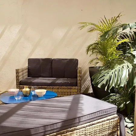 Apartment With Big Terrace Full Center With Air Conditioning